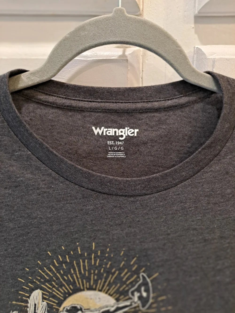 Wrangler Charcoal Gray Short-Sleeve Tee with Cream Western Rider Graphic - Picture 3 of 5